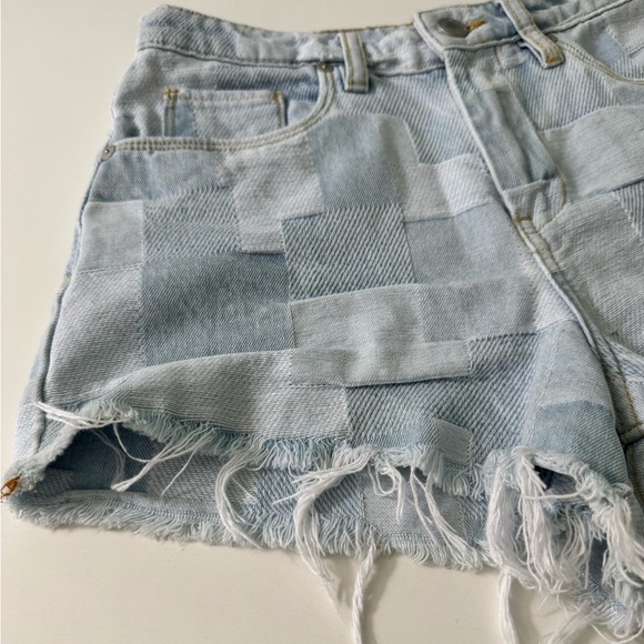 Blank NYC Barrow Patchwork Jean Shorts with Distressed Hem Size 26 - Picture 6 of 12